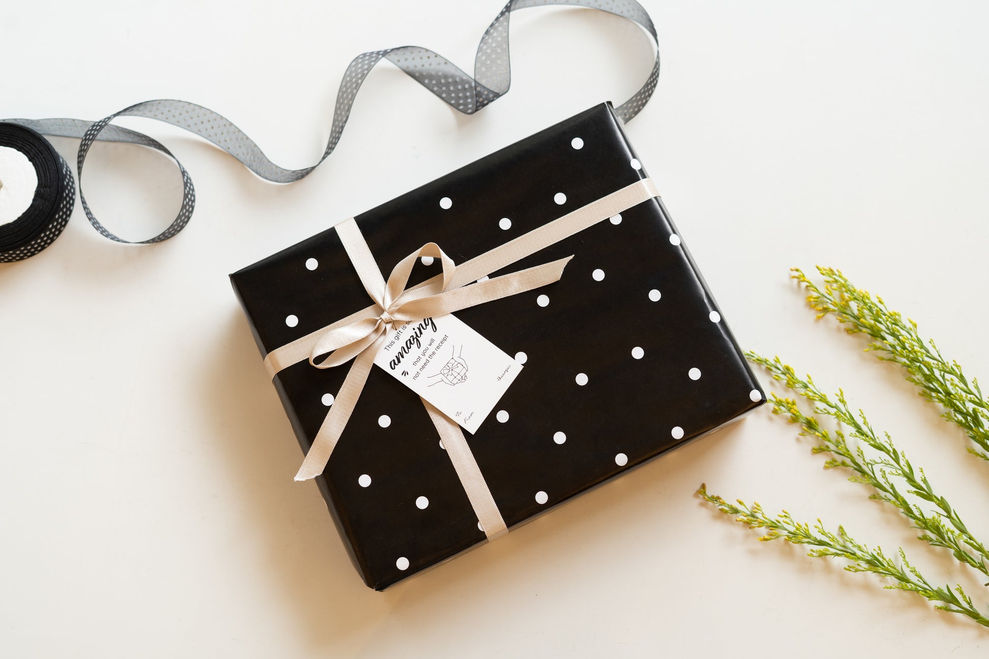 black wrapping paper for gifts glitter dots｜TikTok Search